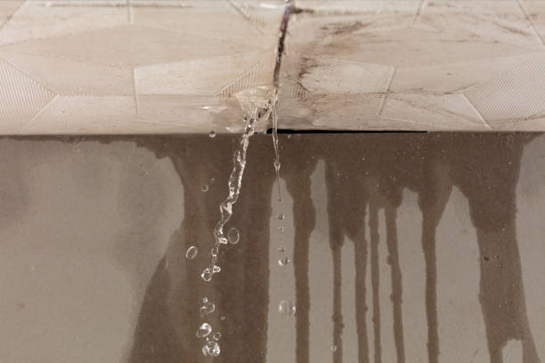 Professional Water Extraction technician working in Fair Play, SC